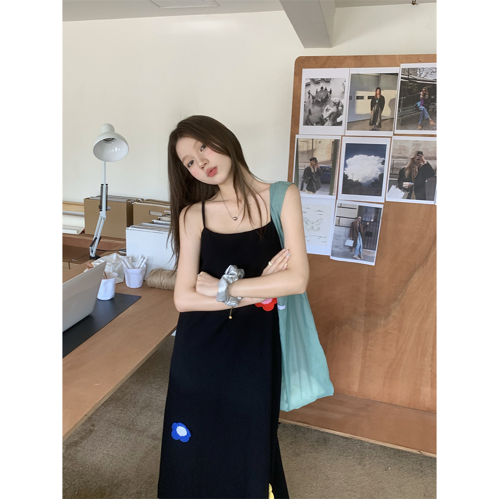 「MOTEL7」Đầm Hai Dây Dáng Ôm Dài Thêu Hoa Nhỏ Xinh Xắn Thời Trang