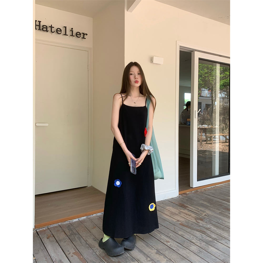 「MOTEL7」Đầm Hai Dây Dáng Ôm Dài Thêu Hoa Nhỏ Xinh Xắn Thời Trang