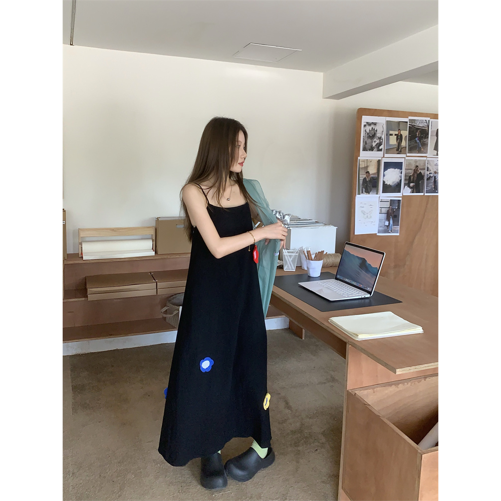 「MOTEL7」Đầm Hai Dây Dáng Ôm Dài Thêu Hoa Nhỏ Xinh Xắn Thời Trang