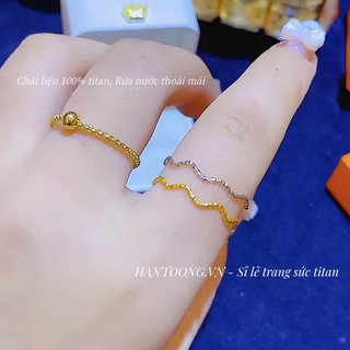  Nhẫn titan không gỉ mạ vàng 18k thiết kế hoạ tiết gợn sóng ánh lấp lánh phong cách đơn giản dành cho nữ 