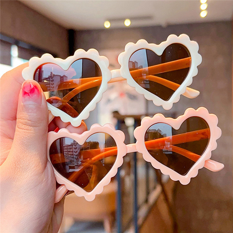 Cô gái bé trai bảo vệ dễ thương kính râm trẻ em màu rắn hình trái tim mặt trời ngoài trời đáng yêu acrylic uv400 kính râm trẻ em