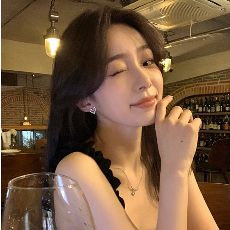 Bông Tai Hình Trái Tim Đính Đá Zircon Phong Cách Hàn Quốc Sang Trọng Cho Nữ