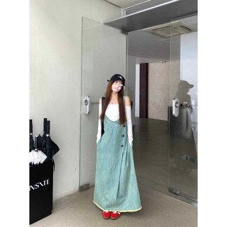 「MOTEL7」Váy Yếm Denim Tua Rua Dáng Dài