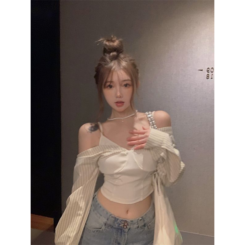 「SSUNIA」Áo sơ mi cổ v- sọc gợi cảm cho phụ nữ áo trễ vai ngắn dài tay màu be cắt trên