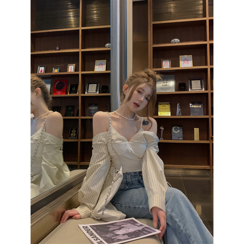 「SSUNIA」Áo sơ mi cổ v- sọc gợi cảm cho phụ nữ áo trễ vai ngắn dài tay màu be cắt trên