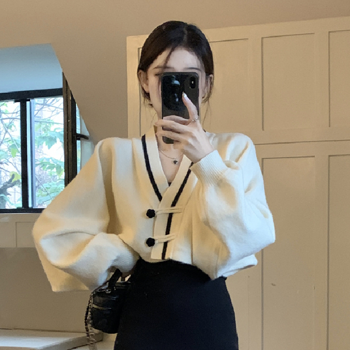 Áo LIVE GREAT tay dài cố chữ V màu sắc tương phản thời trang cao cấp cho nữ