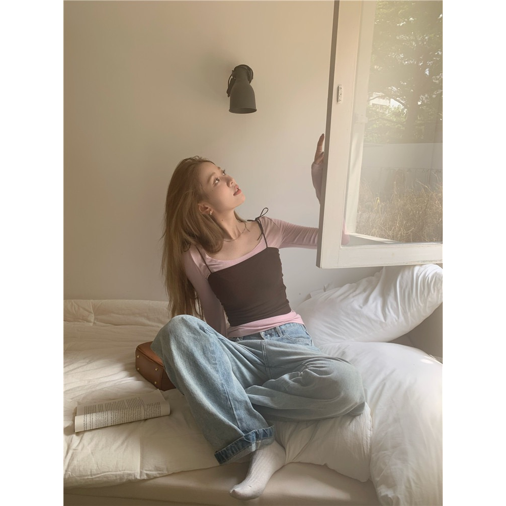 Women's two piece long sleeved T-shirt set with small suspender vest