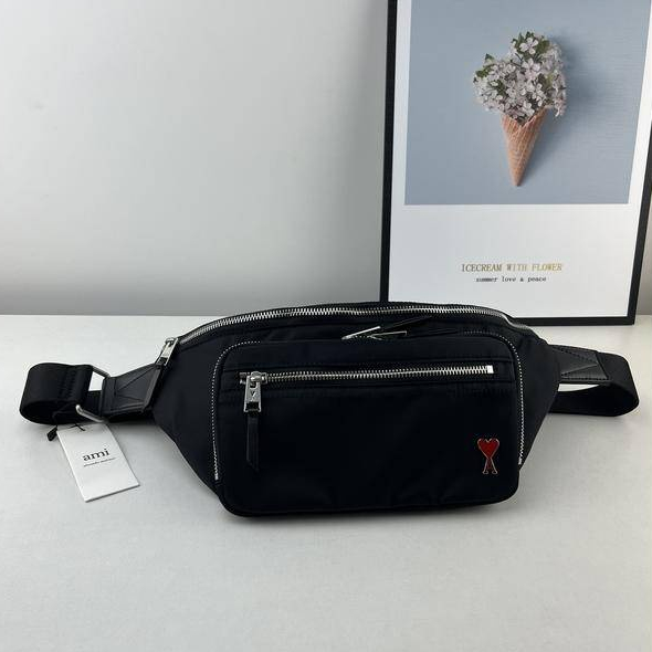 Ami red heart log patch túi đeo ngực nylon có dây kéo