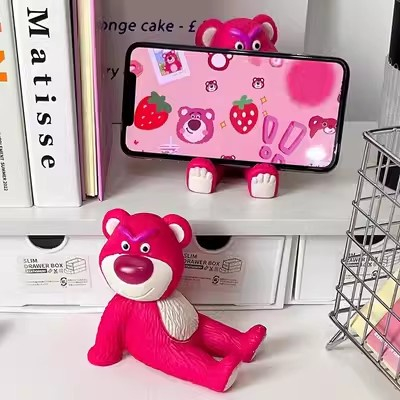 Giá Đỡ Điện Thoại Để Bàn Hình Gấu Và Dâu Tây Dễ Thương