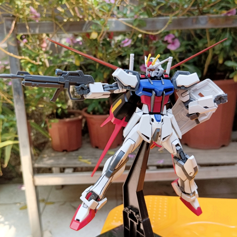 Mô Hình Lắp Ráp Gundam Màu Trắng Tỉ Lệ 1 / 144