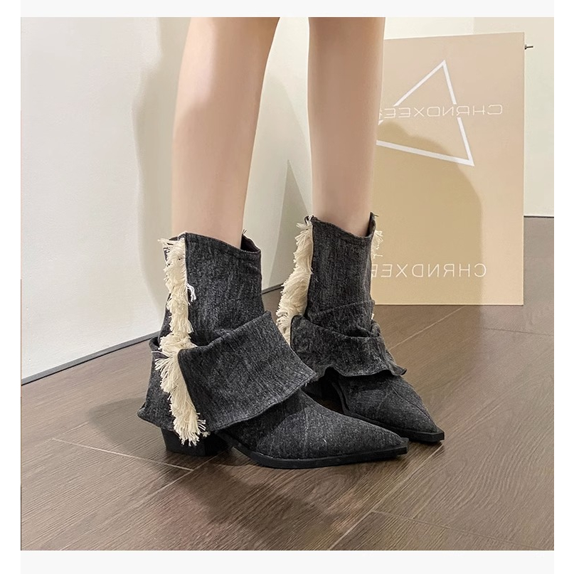 Giày Boots Martin Mũi Nhọn Phối Tua Rua Trẻ Trung Cá Tính Dành Cho Nữ