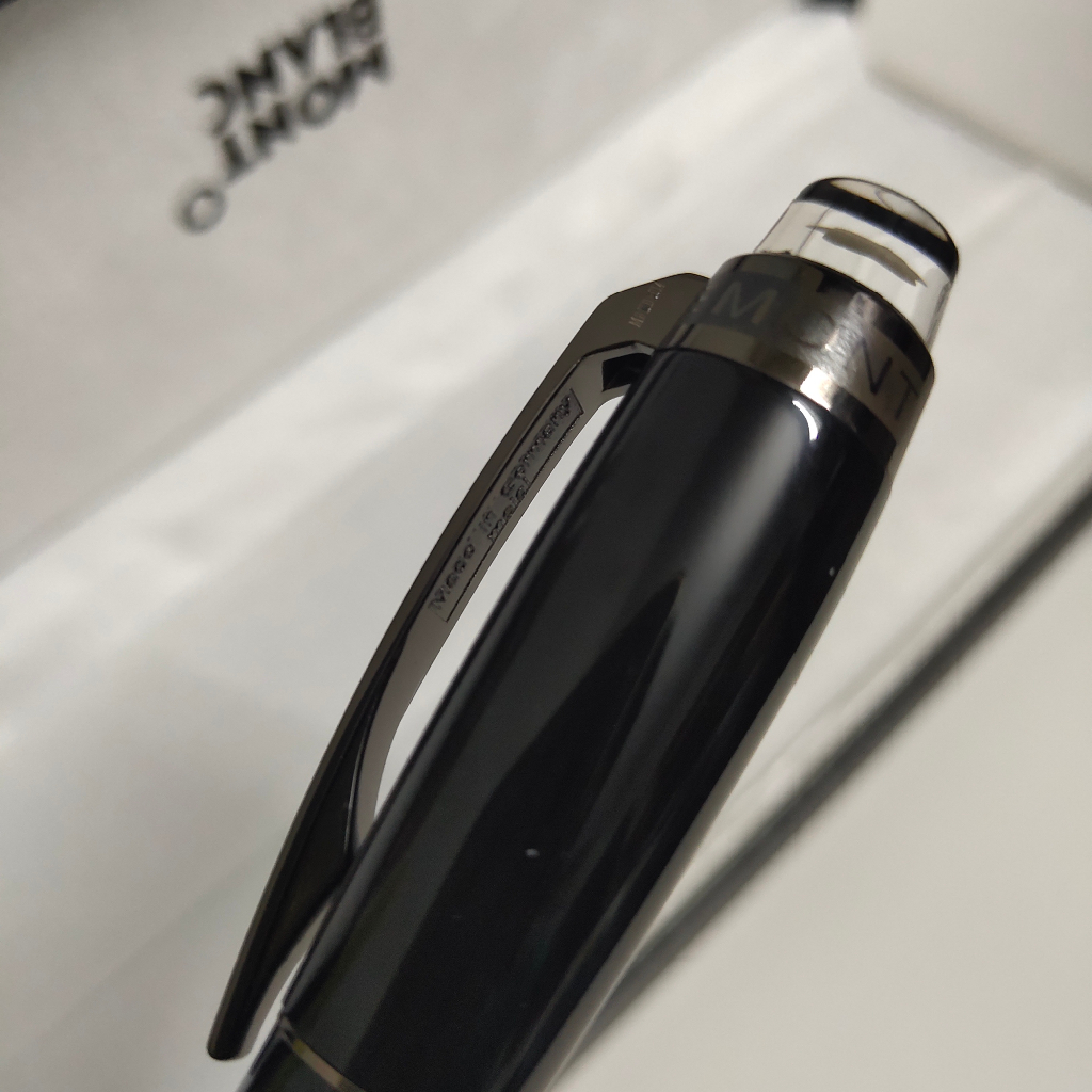 Hàng Mới Về Bút Ký Tự Montblanc Màu Đỏ Bóng 2023