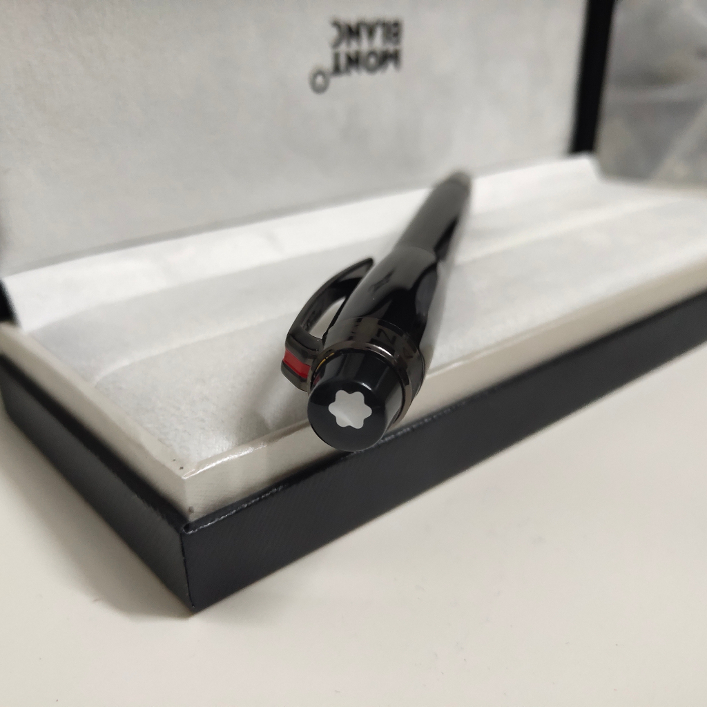 Hàng Mới Về Bút Ký Tự Montblanc Màu Đỏ Bóng 2023