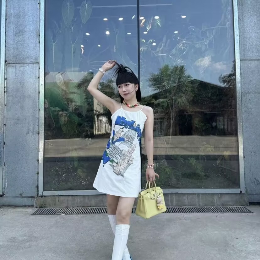 Blackpink jennie retro sexy skateboarding girl graffiti print strap a line dress