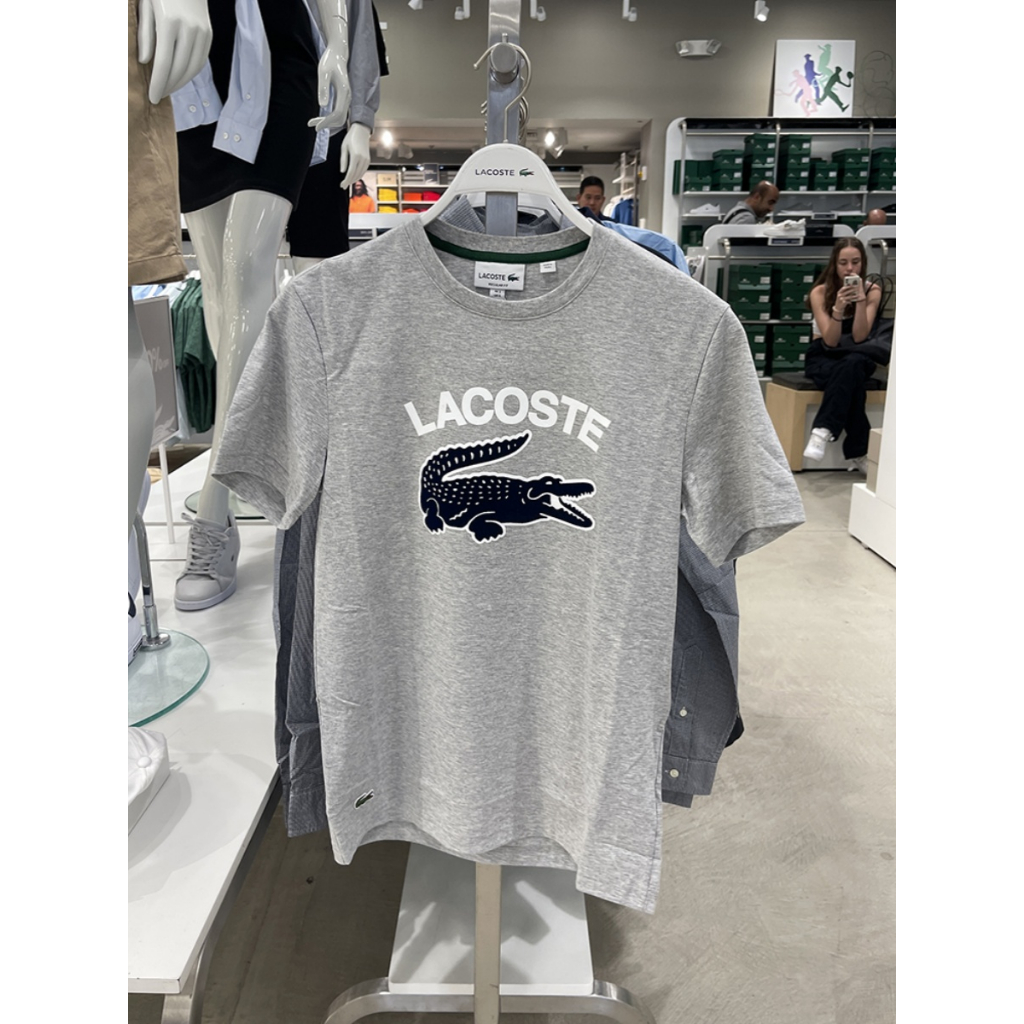 Lacoste Áo Thun Tay Ngắn Cổ Tròn Vải cotton In Họa Tiết Cá Sấu Cỡ Lớn Thoải Mái Cho Nam