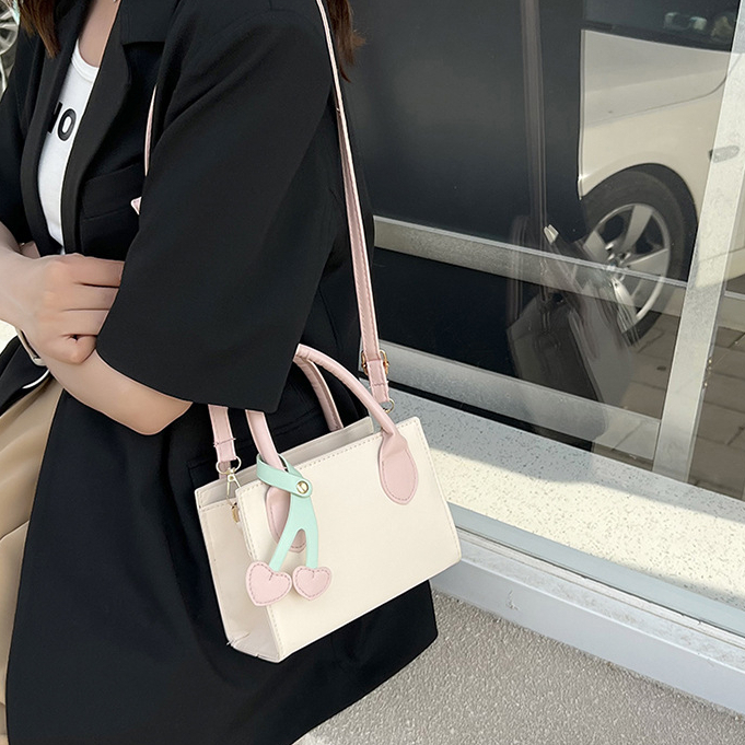 Túi vuông nhỏ nhỏ nữ 2023 mùa hè ngọt ngào dễ thương túi đeo vai thời trang đơn giản chéo chéo túi vuông nhỏ mang bùa dâu tây