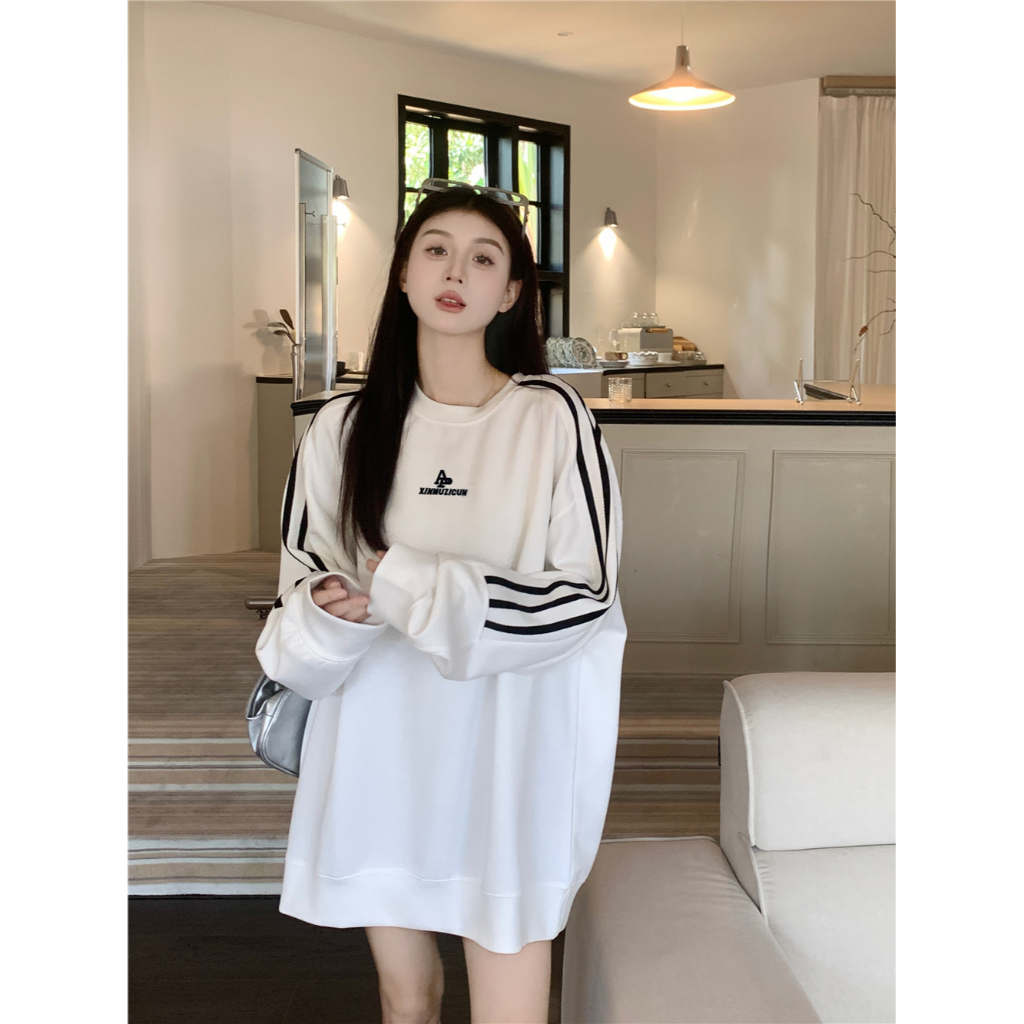 Áo sweater QADCOL dài tay dáng rộng thêu chữ phối sọc thời trang mùa thu cho nữ