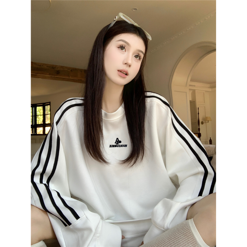 Áo sweater QADCOL dài tay dáng rộng thêu chữ phối sọc thời trang mùa thu cho nữ