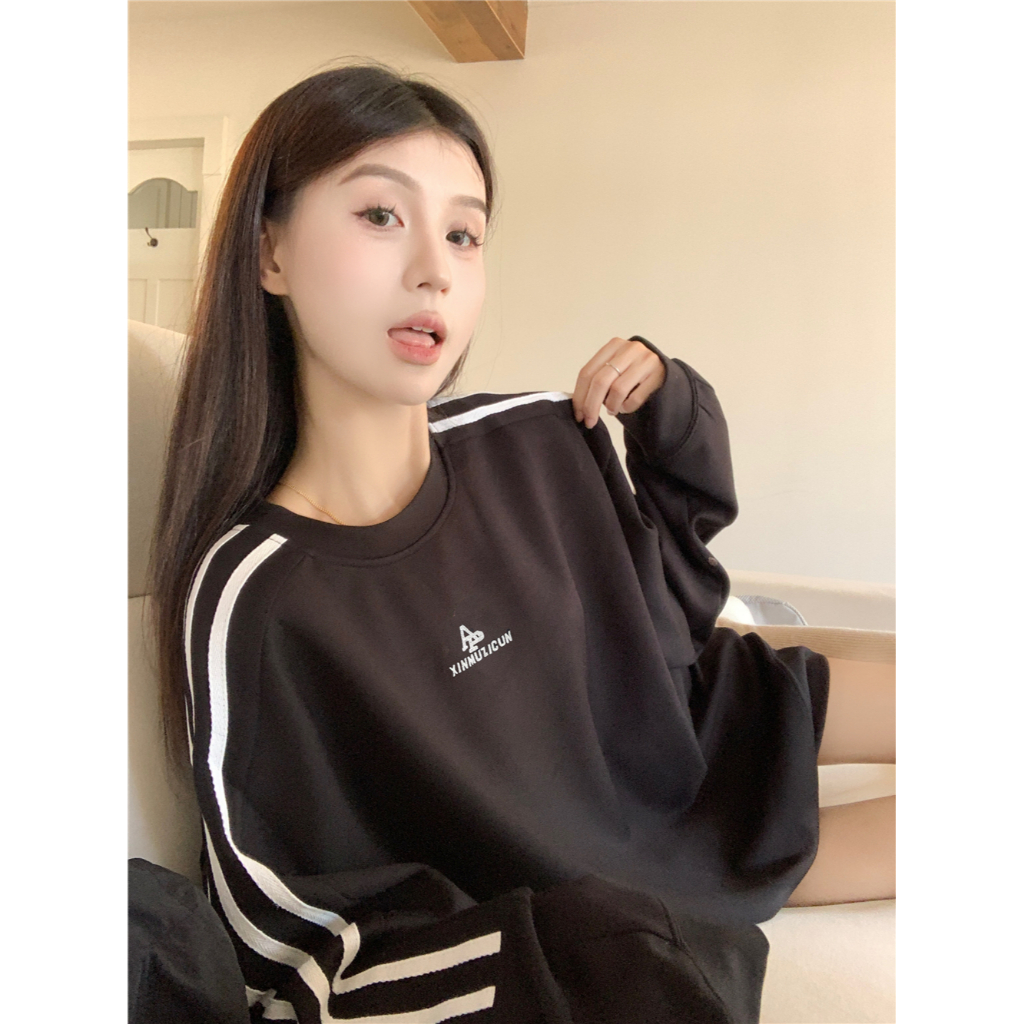 Áo sweater QADCOL dài tay dáng rộng thêu chữ phối sọc thời trang mùa thu cho nữ