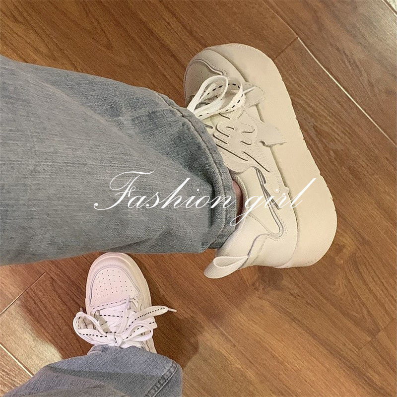 Niche xu hướng in chữ mới giày nhỏ màu trắng nữ sinh viên mới phiên bản hàn quốc đáy dày all-match giày bánh mì thông thường