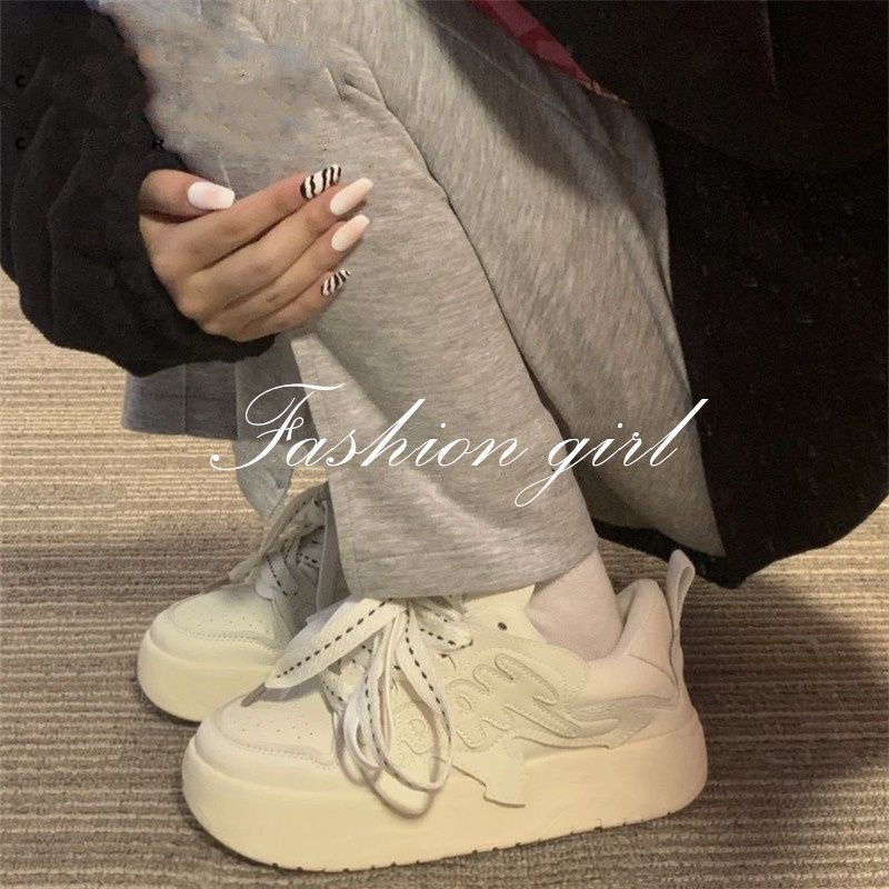 Niche xu hướng in chữ mới giày nhỏ màu trắng nữ sinh viên mới phiên bản hàn quốc đáy dày all-match giày bánh mì thông thường