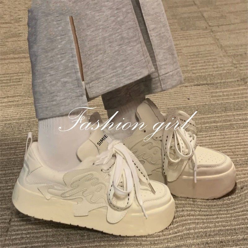 Niche xu hướng in chữ mới giày nhỏ màu trắng nữ sinh viên mới phiên bản hàn quốc đáy dày all-match giày bánh mì thông thường