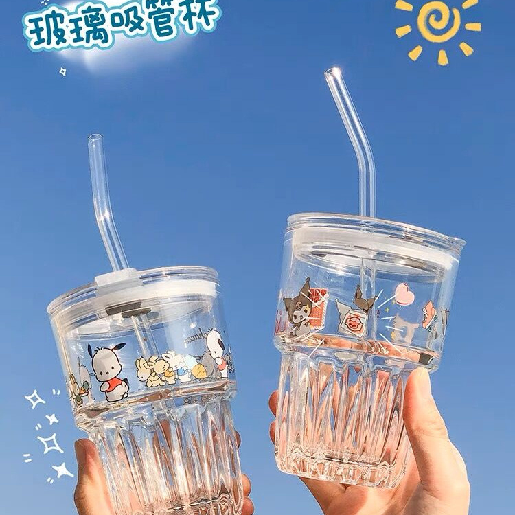 Sanrio Cốc Thủy Tinh Uống Cà Phê / Sữa / Nước Ép Có Nắp Hình Hello Kitty melody kuromi littletwinstars cinnamoroll pompompurin Pompurin Poacco Keropi 1346