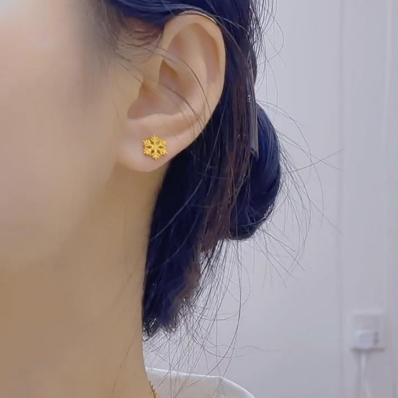 Bông tai titan nữ không gỉ mạ vàng 24k hình bông tuyết phun cát thời trang nhẹ nhàng ngọt ngào