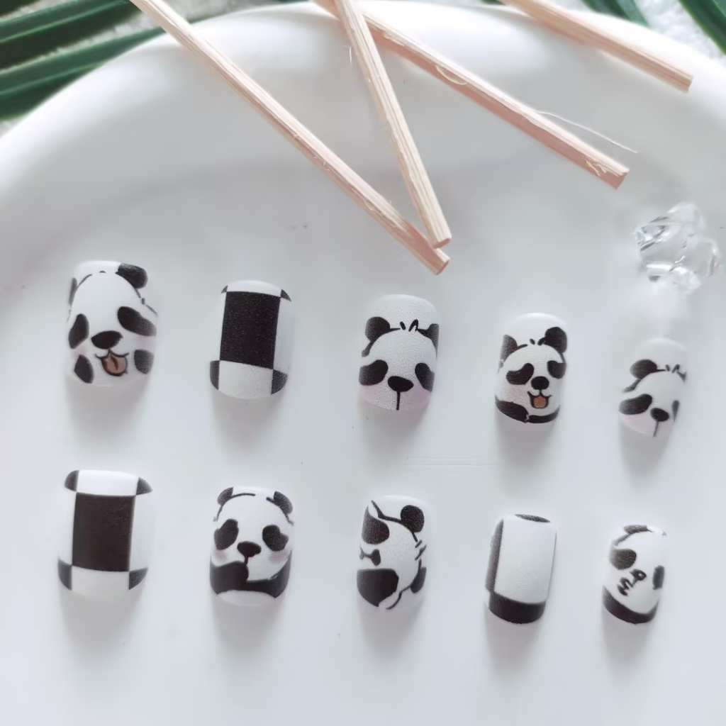 : Mới 24 / chiếc tự làm móng tay giả ngắn màu đen và trắng bò pháp ngón tay nghệ thuật làm móng tay giả 144-193