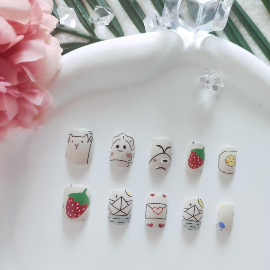 : Mới 24 / chiếc tự làm móng tay giả ngắn màu đen và trắng bò pháp ngón tay nghệ thuật làm móng tay giả 144-193