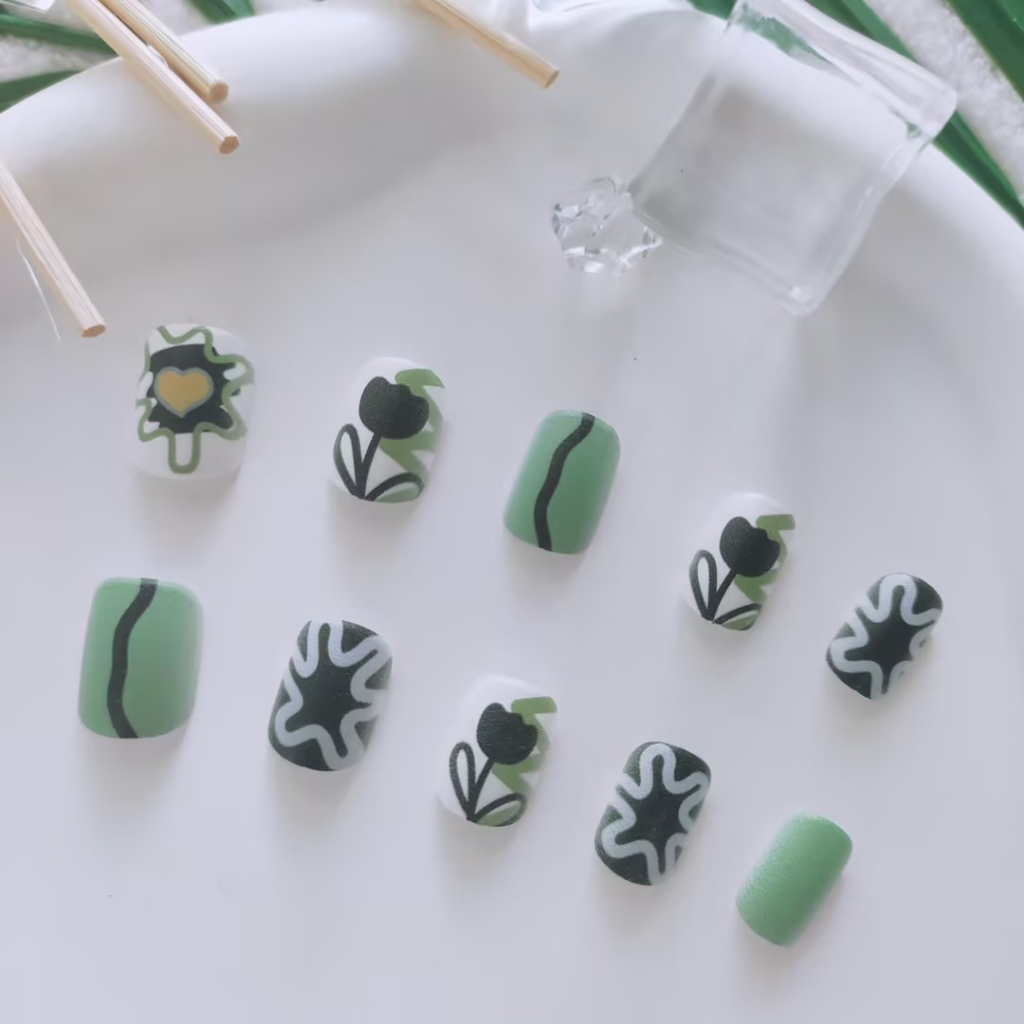 : Mới 24 / chiếc tự làm móng tay giả ngắn màu đen và trắng bò pháp ngón tay nghệ thuật làm móng tay giả 144-193