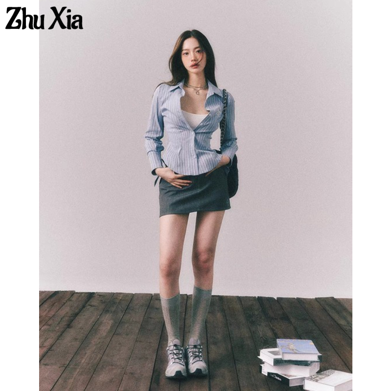 Zhu Xia Set Áo Sơ Mi Tay Dài Kẻ Sọc Cổ Chữ V + Chân Váy Ngắn Lưng Cao Thêu Họa Tiết Thời Trang Cho Nữ