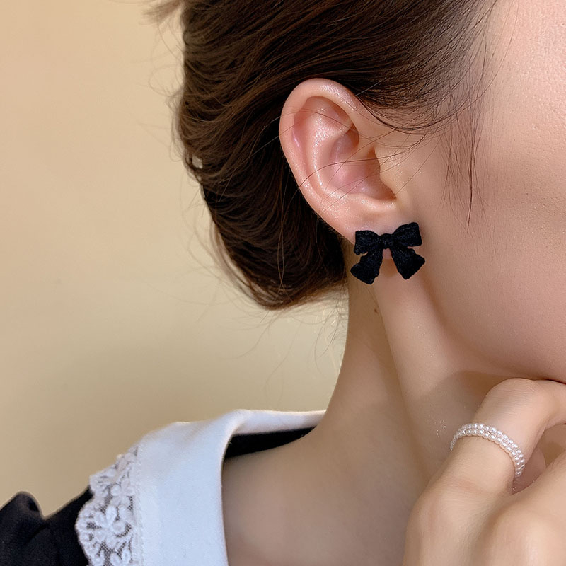 Bông tai đen mùa thu đông bông tai hàn quốc mới cho phụ nữ