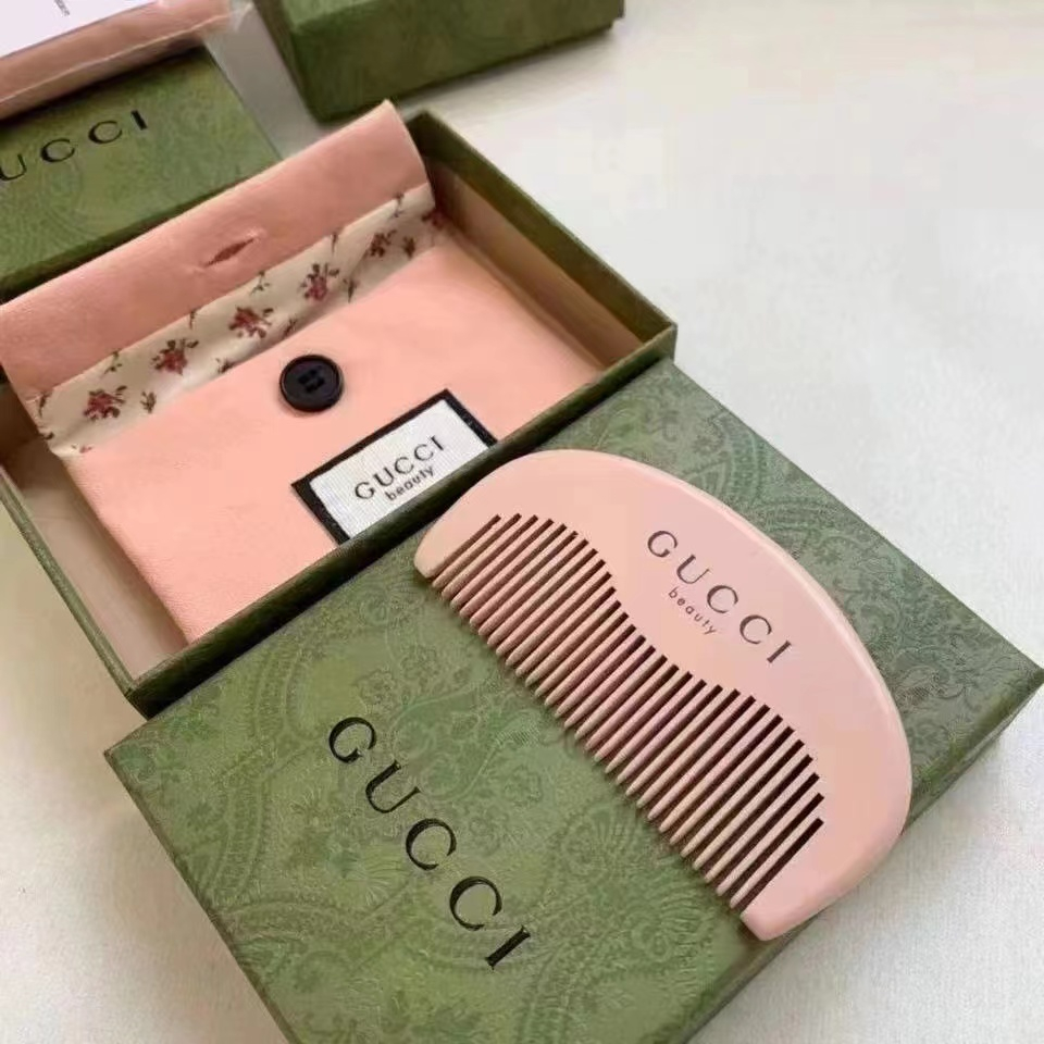 Lược Chải Tóc mini Bằng Gỗ Đào Màu Hồng Dễ Thương Dùng Làm Quà Tặng Gia Đình