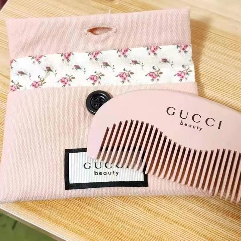 Lược Chải Tóc mini Bằng Gỗ Đào Màu Hồng Dễ Thương Dùng Làm Quà Tặng Gia Đình