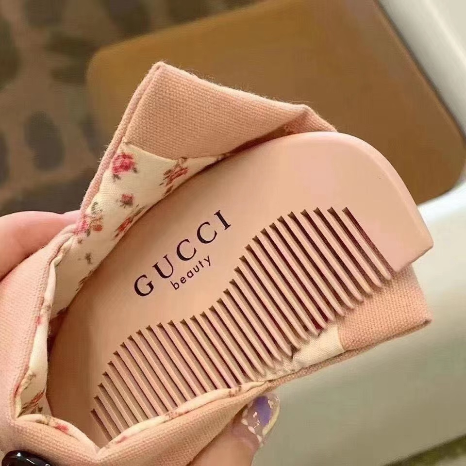 Lược Chải Tóc mini Bằng Gỗ Đào Màu Hồng Dễ Thương Dùng Làm Quà Tặng Gia Đình