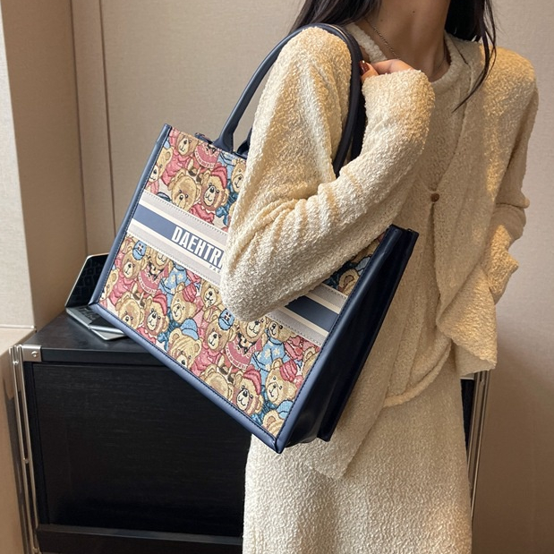 Miss.LT túi đeo chéo túi nữ đeo chéo túi nữ đeo vai 2023 new túi vuông L91TFR2