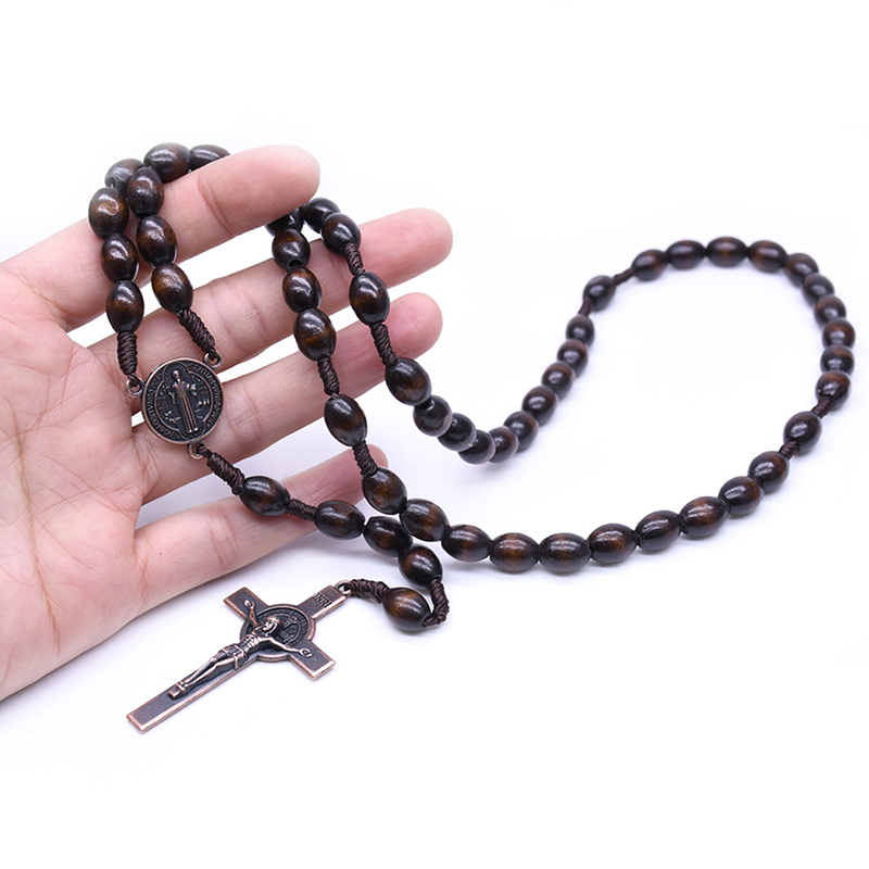 Mặt trang sức hình thánh giá bằng gỗ