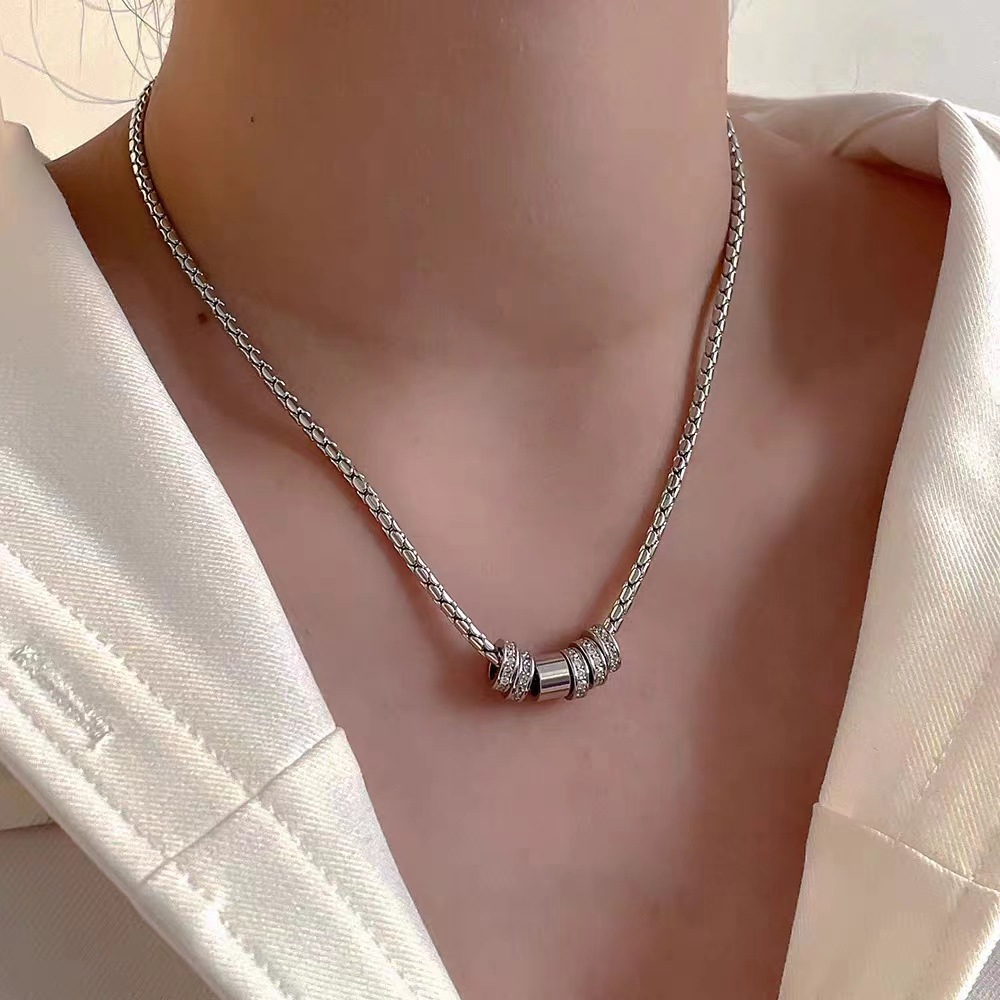 Trung tính thép titan nhấp nháy nhẫn kim cương mặt dây chuyền vòng cổ nam nữ ánh sáng sang trọng hợp thời trang all-match clavi