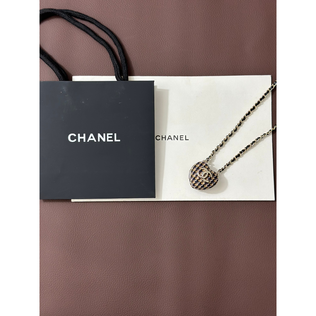 Vòng Cổ Dây Da Bện Mặt Trái Tim Màu Đen Thời Trang Mới 2023