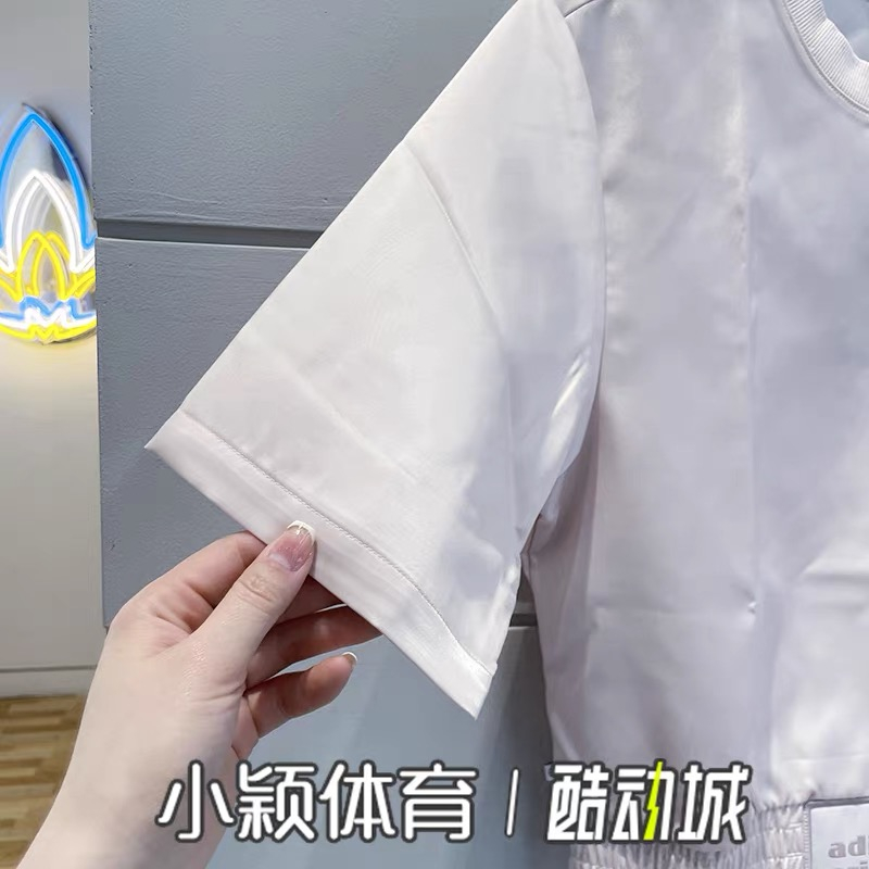 Adidas Quần short Phối Áo Thun Dáng Ngắn Thời Trang Cá Tính Dành Cho Nữ ic8539 ic8540