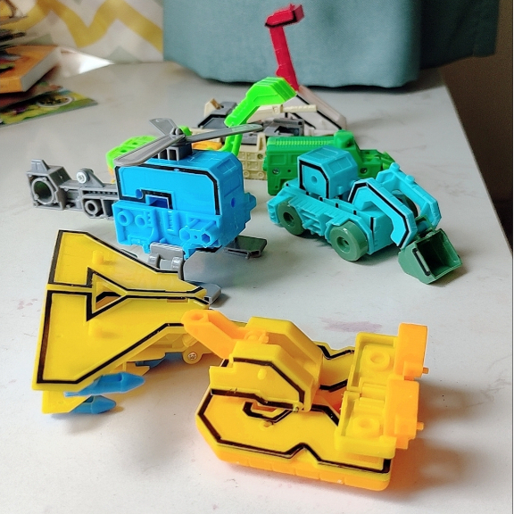 Đồ Chơi Rô Bốt Biến Hình Xe Hơi Giáo Dục Sớm Dành Cho Bé Trai