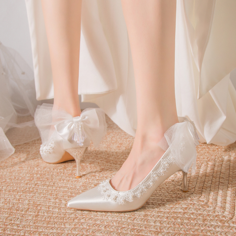 Giày Cao Gót Vải satin Phối Ren Và Nơ Ngọc Trai Phong Cách Pháp Sang Trọng Cho Cô Dâu