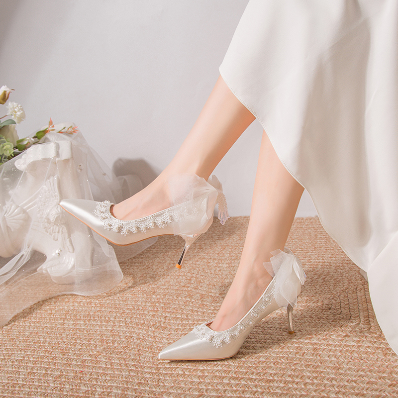 Giày Cao Gót Vải satin Phối Ren Và Nơ Ngọc Trai Phong Cách Pháp Sang Trọng Cho Cô Dâu