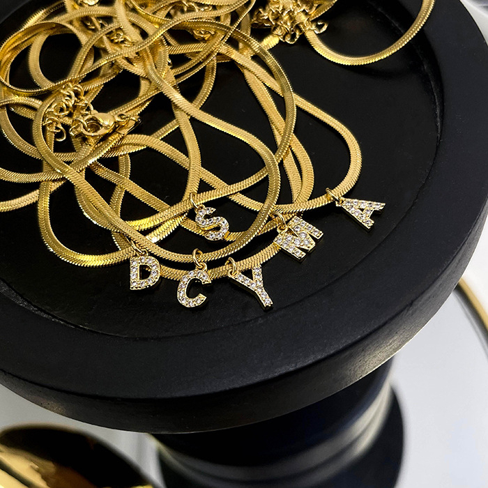 Vòng cổ Thép Titan Mạ Vàng 18k 26 Chữ Cái Tiếng Anh Phong Cách vintage