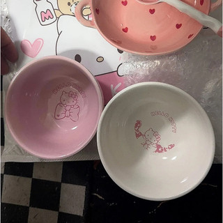 Màu Sắc Bộ Bát Ăn Hello Kitty