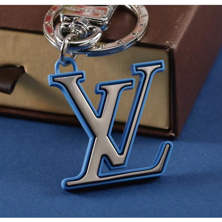 Comes with original packaging lv / louis vuitton Móc Khóa Mới Màu Xanh Lam ➕ Vòng Tay lv Hai Lớp Thiết Kế Chữ Cái Màu Bạc