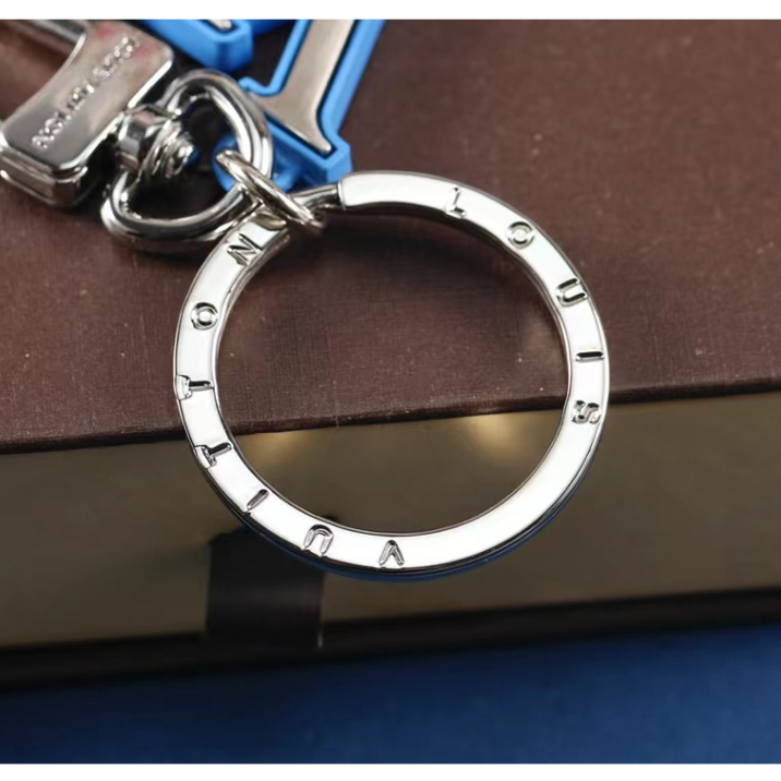 Comes with original packaging lv / louis vuitton Móc Khóa Mới Màu Xanh Lam ➕ Vòng Tay lv Hai Lớp Thiết Kế Chữ Cái Màu Bạc