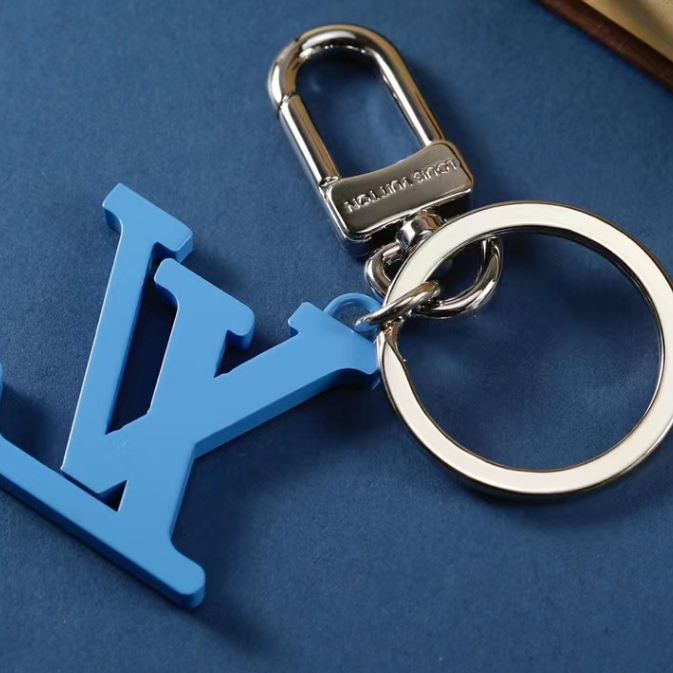 Comes with original packaging lv / louis vuitton Móc Khóa Mới Màu Xanh Lam ➕ Vòng Tay lv Hai Lớp Thiết Kế Chữ Cái Màu Bạc