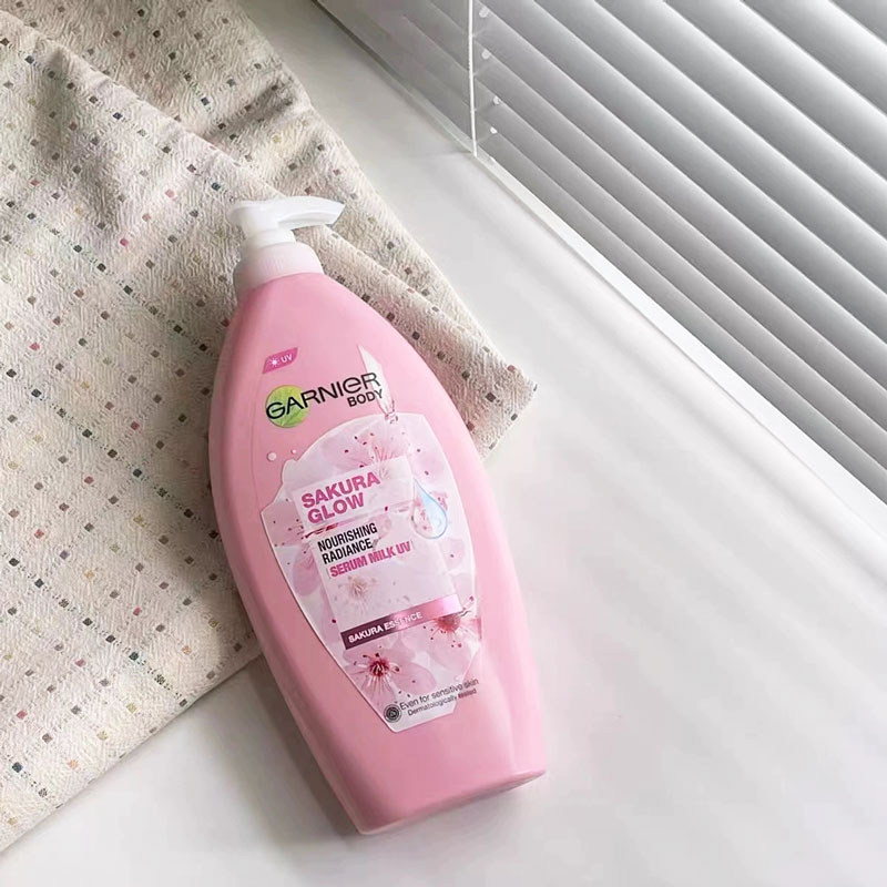 Garnier Sữa Dưỡng Thể Chiết Xuất Chanh Làm Trắng Da 377 400ml